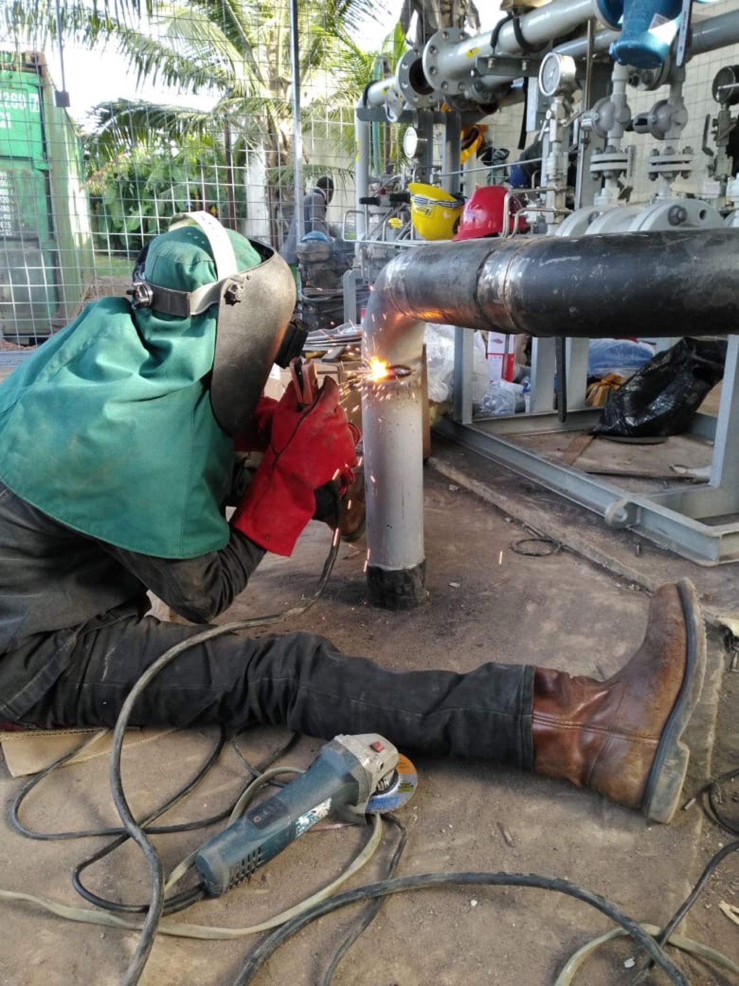 Vertical pipe welding